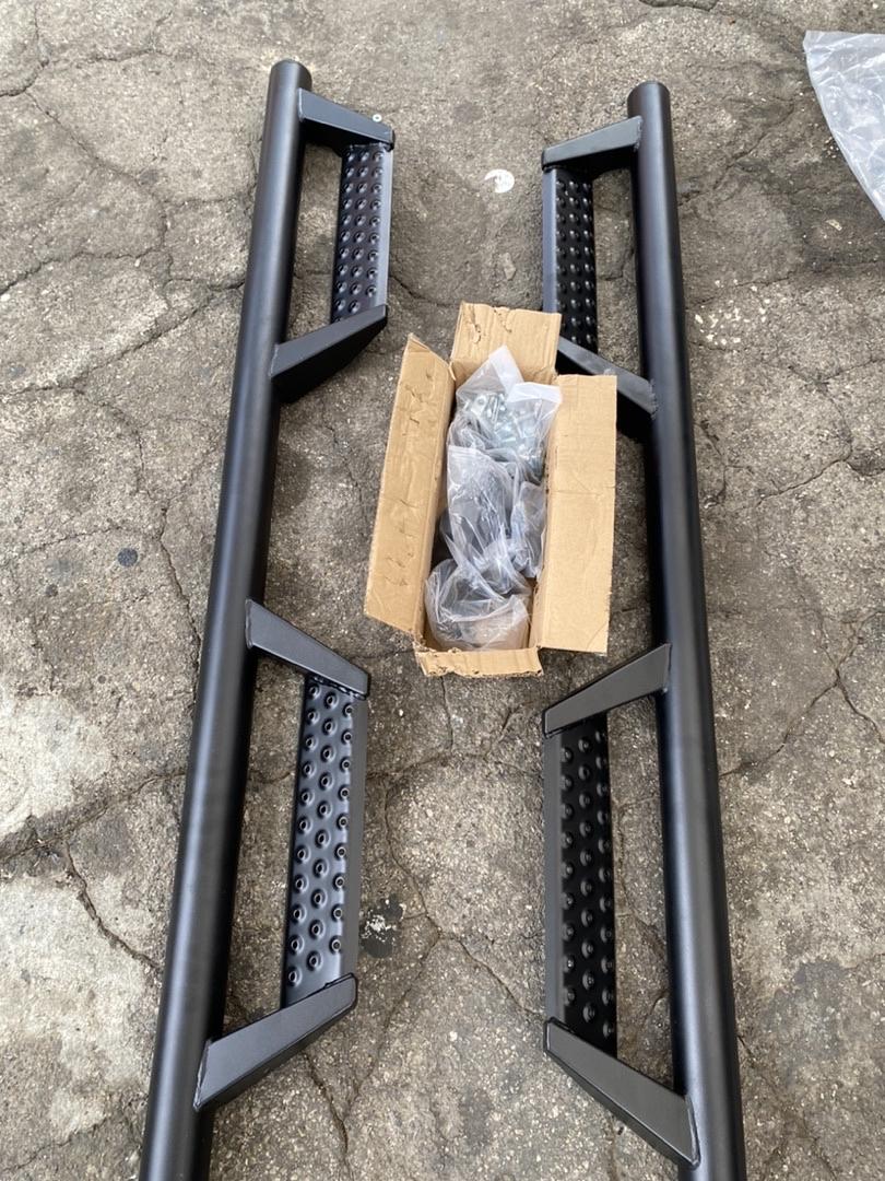 18 on Jeep Wrangler JL 4dr Black running boards (side steppers)