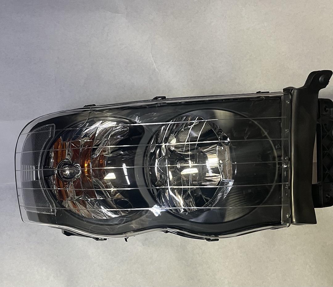 02 to 05 Dodge Ram Right Passenger Side Headlight Luz Derecha Pasajero Solamente CH2503135
